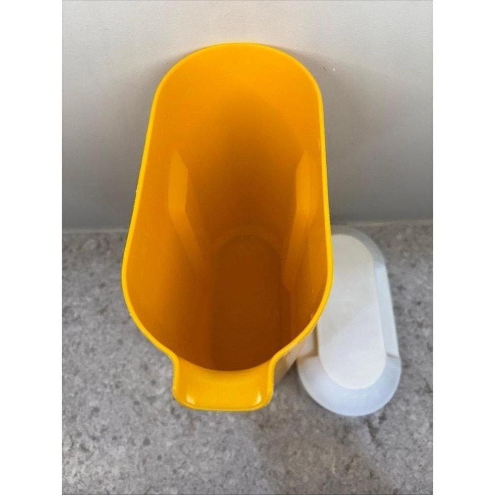VTG RUBBERMAID  2-B Slim BEVERAGE PITCHER  YELLOW /White lid 2-1/2 Qt #2366 - Picture 6 of 8